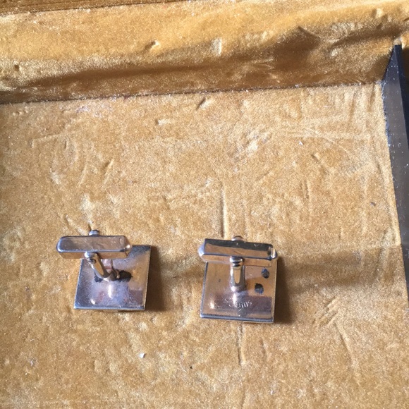 Gold plated Cuff Link with Crown - Picture 3 of 3